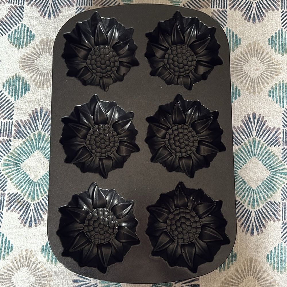 Nordic Ware Sunflower Muffin Pan - Picture 2 of 2